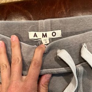 Amo crop loose sweats. Size med. like new. Frayed bottom